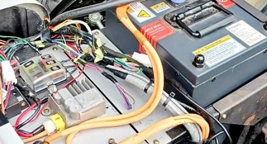 72V 배터리 팩과 전장 배선